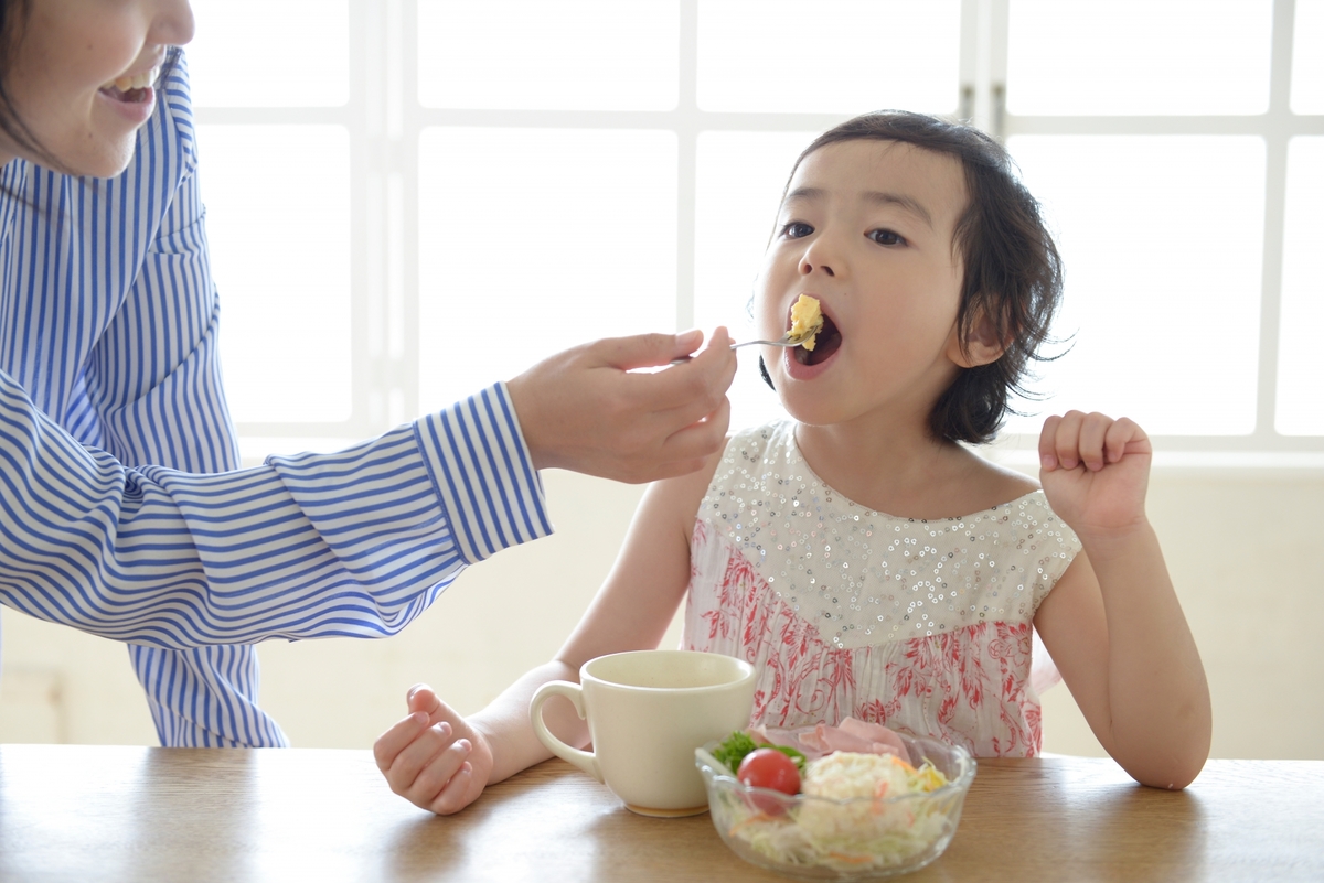 【食育コラム】“食育”ってなんだろう?~食材の旬も栄養バランスも大事だけれど、はじめの一歩は「一緒に食べること」から