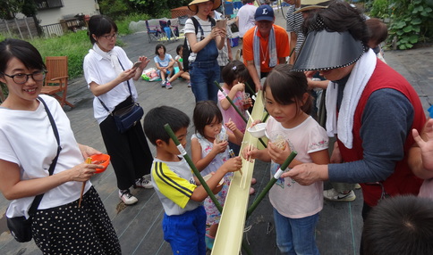 納涼祭の様子、大好評流しそうめんです