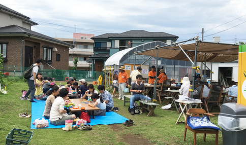 農園イベントの様子 多くの方でにぎわってます